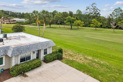 Condo in New Port Richey, Florida, 2 bedrooms  № 1913170 - photo 1