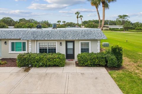 Condo in New Port Richey, Florida, 2 bedrooms  № 1913170 - photo 2