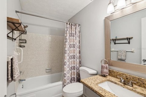 Condo in New Port Richey, Florida, 2 bedrooms  № 1913170 - photo 16