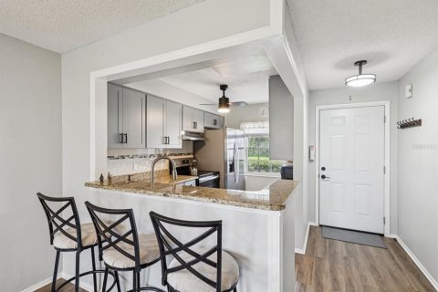 Condo in New Port Richey, Florida, 2 bedrooms  № 1913170 - photo 6
