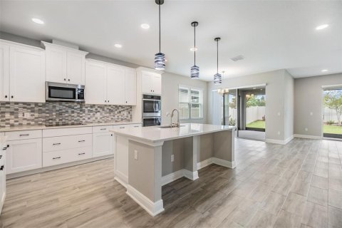 House in Wesley Chapel, Florida 5 bedrooms, 328.04 sq.m. № 1773073 - photo 3