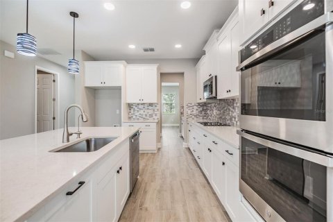 House in Wesley Chapel, Florida 5 bedrooms, 328.04 sq.m. № 1773073 - photo 5