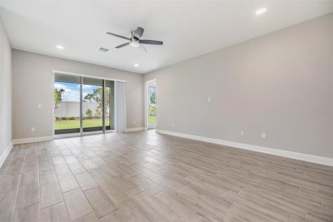 House in Wesley Chapel, Florida 5 bedrooms, 328.04 sq.m. № 1773073 - photo 17