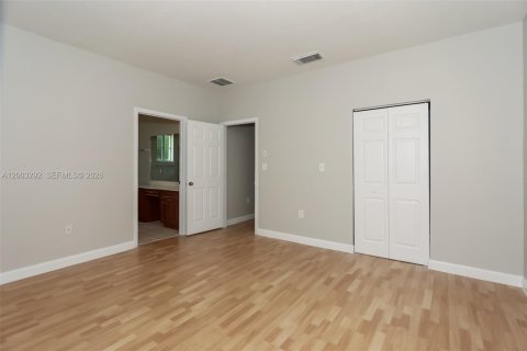 House in Homestead, Florida 5 bedrooms, 201.6 sq.m. № 2066786 - photo 9