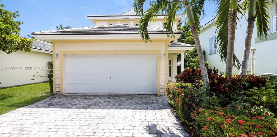 House in Homestead, Florida 5 bedrooms, 201.6 sq.m. № 2066786