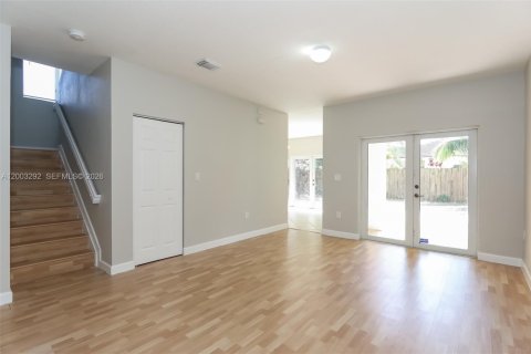 House in Homestead, Florida 5 bedrooms, 201.6 sq.m. № 2066786 - photo 3