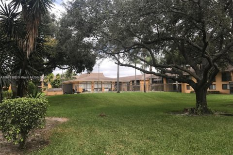 Condominio en Hollywood, Florida, 1 dormitorio  № 2034693