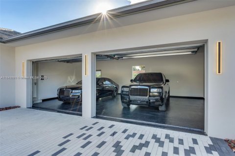 Villa ou maison à vendre à Miami, Floride: 6 chambres, 610 m2 № 1836251 - photo 22
