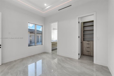 Villa ou maison à vendre à Miami, Floride: 6 chambres, 610 m2 № 1836251 - photo 28