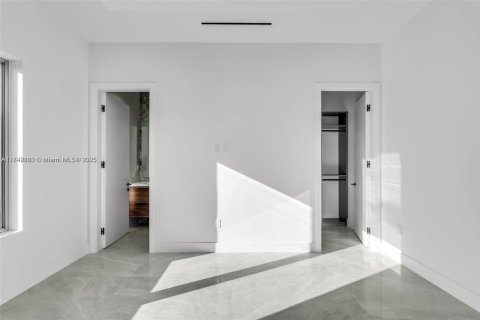Villa ou maison à vendre à Miami, Floride: 6 chambres, 610 m2 № 1836251 - photo 25