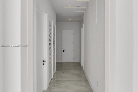 Villa ou maison à vendre à Miami, Floride: 6 chambres, 610 m2 № 1836251 - photo 18