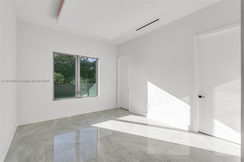 Villa ou maison à vendre à Miami, Floride: 6 chambres, 610 m2 № 1836251 - photo 16