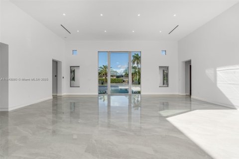 Villa ou maison à vendre à Miami, Floride: 6 chambres, 610 m2 № 1836251 - photo 15