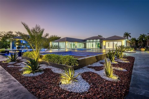Villa ou maison à vendre à Miami, Floride: 6 chambres, 610 m2 № 1836251 - photo 10