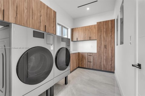 Villa ou maison à vendre à Miami, Floride: 6 chambres, 610 m2 № 1836251 - photo 21