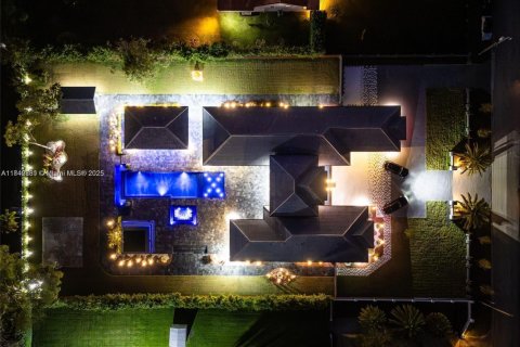 Villa ou maison à vendre à Miami, Floride: 6 chambres, 610 m2 № 1836251 - photo 4