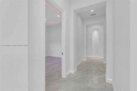 Villa ou maison à vendre à Miami, Floride: 6 chambres, 610 m2 № 1836251 - photo 20