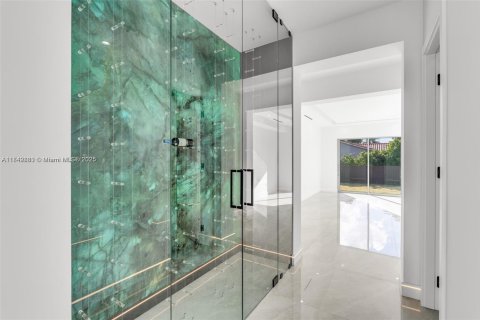 Villa ou maison à vendre à Miami, Floride: 6 chambres, 610 m2 № 1836251 - photo 13