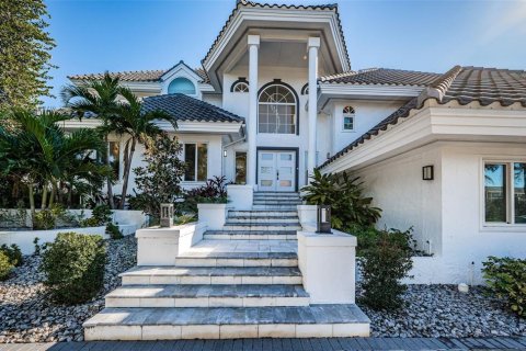 House in Saint Petersburg, Florida 6 bedrooms, 596.8 sq.m. № 2135602 - photo 7