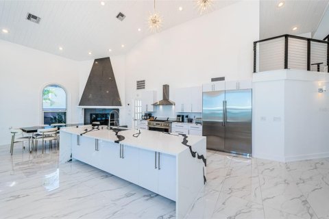 House in Saint Petersburg, Florida 6 bedrooms, 596.8 sq.m. № 2135602 - photo 20
