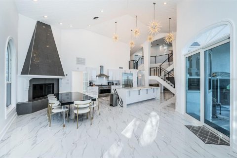 House in Saint Petersburg, Florida 6 bedrooms, 596.8 sq.m. № 2135602 - photo 23