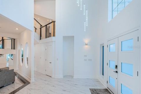 House in Saint Petersburg, Florida 6 bedrooms, 596.8 sq.m. № 2135602 - photo 8