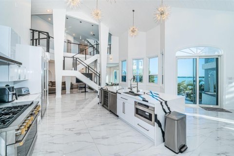 House in Saint Petersburg, Florida 6 bedrooms, 596.8 sq.m. № 2135602 - photo 26