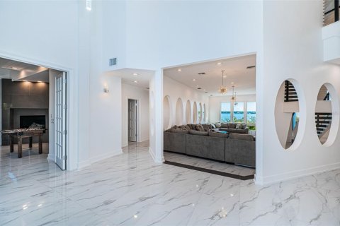 House in Saint Petersburg, Florida 6 bedrooms, 596.8 sq.m. № 2135602 - photo 10