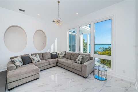 House in Saint Petersburg, Florida 6 bedrooms, 596.8 sq.m. № 2135602 - photo 14