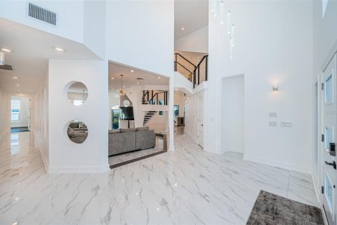 House in Saint Petersburg, Florida 6 bedrooms, 596.8 sq.m. № 2135602 - photo 15