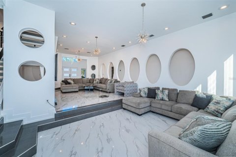 House in Saint Petersburg, Florida 6 bedrooms, 596.8 sq.m. № 2135602 - photo 13