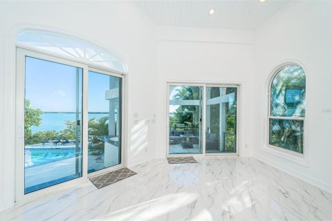 House in Saint Petersburg, Florida 6 bedrooms, 596.8 sq.m. № 2135602 - photo 22
