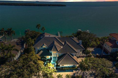House in Saint Petersburg, Florida 6 bedrooms, 596.8 sq.m. № 2135602 - photo 4