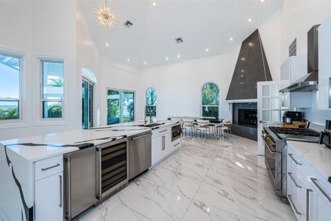 House in Saint Petersburg, Florida 6 bedrooms, 596.8 sq.m. № 2135602 - photo 17