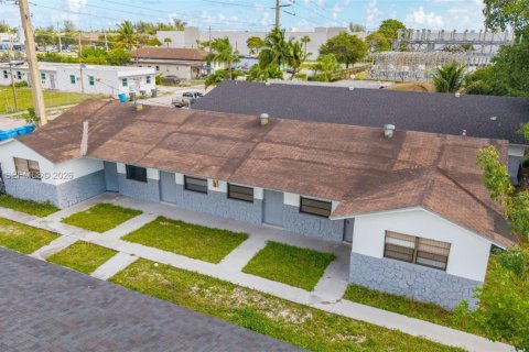 Propiedad comercial en venta en West Park, Florida, 209.03 m2 № 2001640 - foto 26