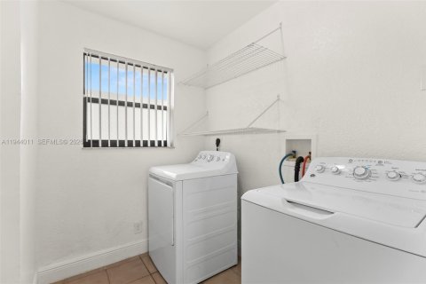 Propiedad comercial en venta en West Park, Florida, 209.03 m2 № 2001640 - foto 13