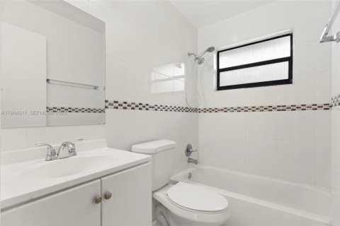 Propiedad comercial en venta en West Park, Florida, 209.03 m2 № 2001640 - foto 14