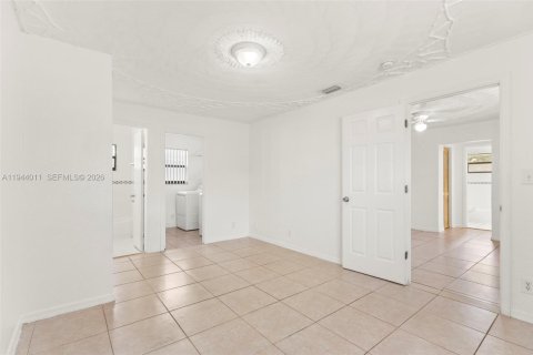 Propiedad comercial en venta en West Park, Florida, 209.03 m2 № 2001640 - foto 9