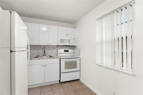 Propiedad comercial en venta en West Park, Florida, 209.03 m2 № 2001640 - foto 6