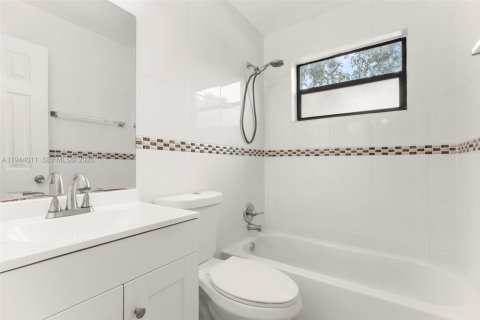 Propiedad comercial en venta en West Park, Florida, 209.03 m2 № 2001640 - foto 16