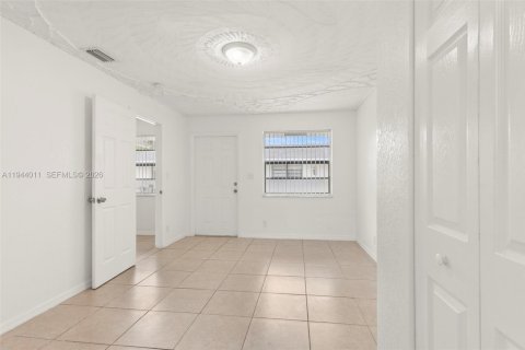 Propiedad comercial en venta en West Park, Florida, 209.03 m2 № 2001640 - foto 10