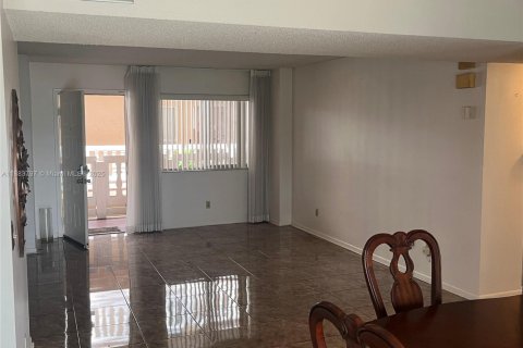 Copropriété à vendre à Hialeah, Floride: 3 chambres, 110.93 m2 № 1929863 - photo 4