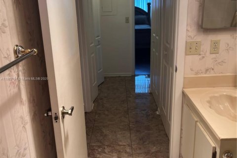 Copropriété à vendre à Hialeah, Floride: 3 chambres, 110.93 m2 № 1929863 - photo 28