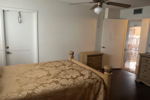 Copropriété à vendre à Hialeah, Floride: 3 chambres, 110.93 m2 № 1929863 - photo 19