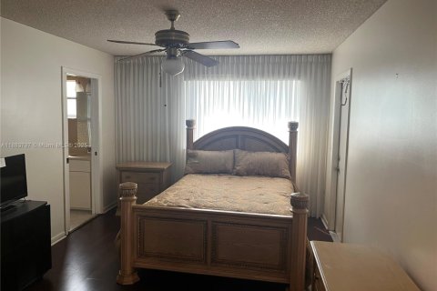 Copropriété à vendre à Hialeah, Floride: 3 chambres, 110.93 m2 № 1929863 - photo 16