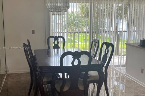 Copropriété à vendre à Hialeah, Floride: 3 chambres, 110.93 m2 № 1929863 - photo 10