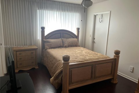 Copropriété à vendre à Hialeah, Floride: 3 chambres, 110.93 m2 № 1929863 - photo 18