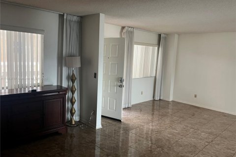 Copropriété à vendre à Hialeah, Floride: 3 chambres, 110.93 m2 № 1929863 - photo 6