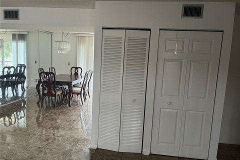 Copropriété à vendre à Hialeah, Floride: 3 chambres, 110.93 m2 № 1929863 - photo 8