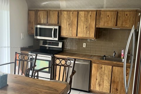 Copropriété à vendre à Hialeah, Floride: 3 chambres, 110.93 m2 № 1929863 - photo 12